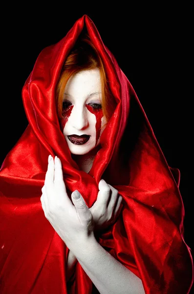 美丽的年轻女子，作为性感的吸血鬼万圣节肖像 — 图库照片