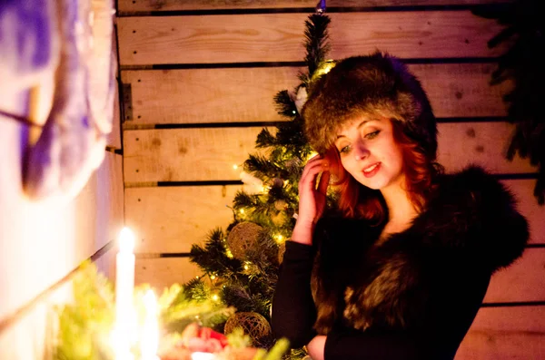 新年の美しいセクシーな赤毛の女の子 — ストック写真