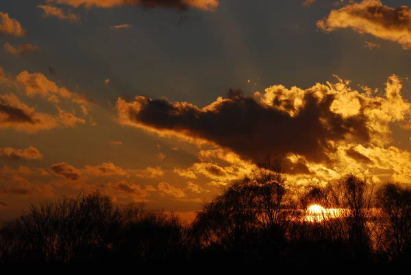 Abstracte aard achtergrond. humeurig roze, paars en blauw bewolkt avondrood — Stockfoto