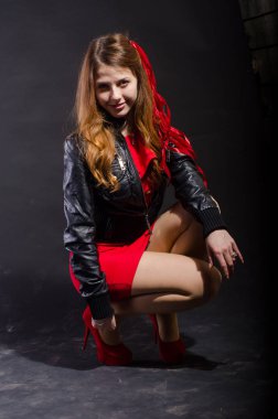 Seksi kızlar arabada. Kutlama.