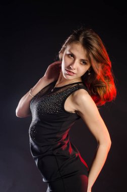 dans zarif elbise genç güzel kadın portresi