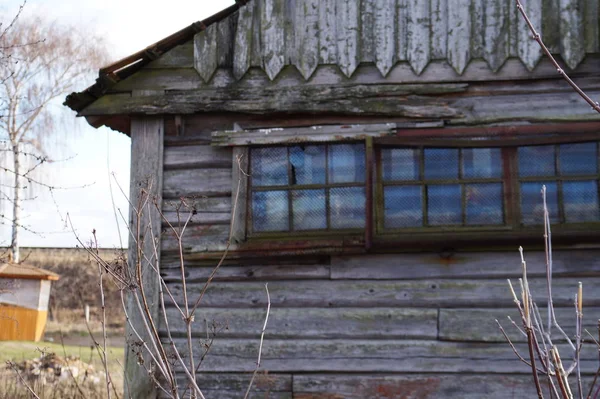 Starý Opuštěný Dřevěný Dům — Stock fotografie