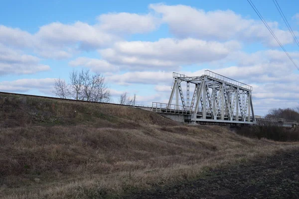 河上的铁路桥 — 图库照片
