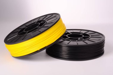 3D yazıcı için filament parlak bir arka planda kristal berraklığında ve parlak.