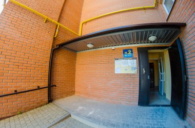 Modern ve yeni apartman. Multistoried, yeni, modern ve şık yaşam blok daireler. Gerçek arazi. Yeni ev. Yeni blok daireler inşa edilmiş