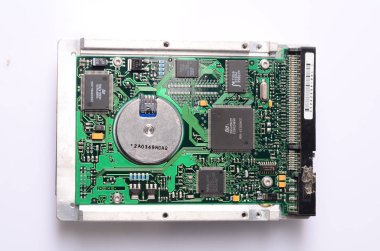 Beyaz izole elektronik bileşenler topluluğu