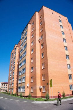 Modern ve yeni apartman. Multistoried, yeni, modern ve şık yaşam blok daireler. Gerçek arazi. Yeni ev. Yeni blok daireler inşa edilmiş