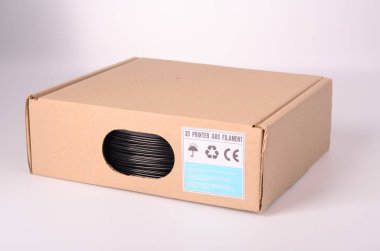 3D yazıcı için filament parlak bir arka planda kristal berraklığında ve parlak.