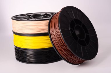 3D yazıcı için filament parlak bir arka planda kristal berraklığında ve parlak.