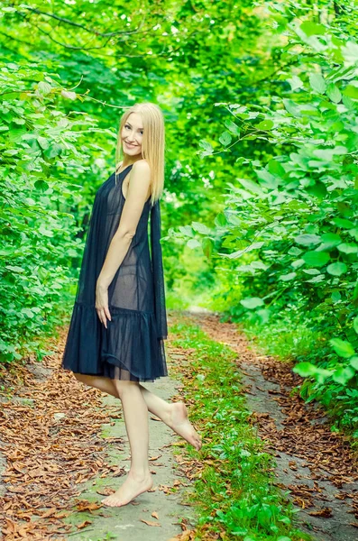 Portrait Une Belle Fille Aux Yeux Bleus Dans Une Veste — Photo