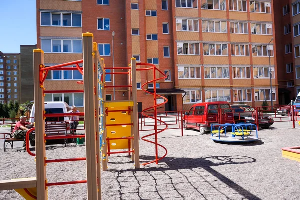 Modern ve yeni apartman. Multistoried, yeni, modern ve şık yaşam blok daireler. Gerçek arazi. Yeni ev. Yeni blok daireler inşa edilmiş
