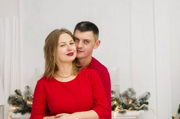 Homme surprise femme pour Noël — Photo