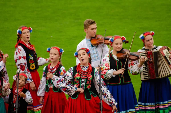 Stängning av festivalen "Polissya sommar med folklore Lutsk Ukraina" 25.08.2018 — Stockfoto