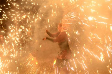 havai fişek gösterisi bayram ateşi Lutsk, Ukrayna 13.07.2016