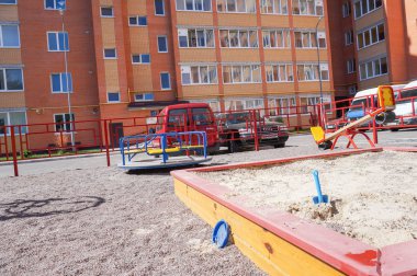 Modern ve yeni apartman. Multistoried, yeni, modern ve şık yaşam blok daireler. Gerçek arazi. Yeni ev. Yeni blok daireler inşa edilmiş