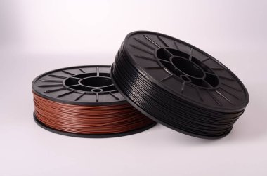 3D yazıcı için filament parlak bir arka planda kristal berraklığında ve parlak.