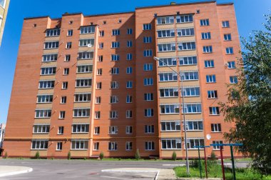 Modern ve yeni apartman. Multistoried, yeni, modern ve şık yaşam blok daireler. Gerçek arazi. Yeni ev. Yeni blok daireler inşa edilmiş