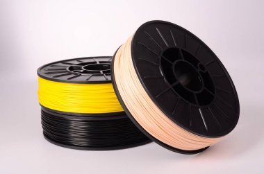 3D yazıcı için filament parlak bir arka planda kristal berraklığında ve parlak.