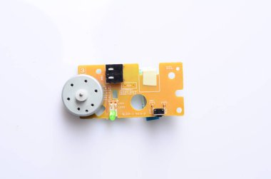 Beyaz izole elektronik bileşenler topluluğu