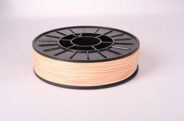 3D yazıcı için filament parlak bir arka planda kristal berraklığında ve parlak.