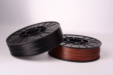 3D yazıcı için filament parlak bir arka planda kristal berraklığında ve parlak.