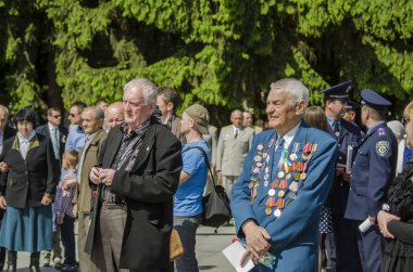 Lutsk, Ukrayna, 9 Mayıs 2014: zafer günü, insanlar sütun