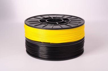 3D yazıcı için filament parlak bir arka planda kristal berraklığında ve parlak.