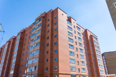 Modern ve yeni apartman. Multistoried, yeni, modern ve şık yaşam blok daireler. Gerçek arazi. Yeni ev. Yeni blok daireler inşa edilmiş