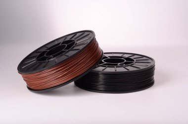 3D yazıcı için filament parlak bir arka planda kristal berraklığında ve parlak.