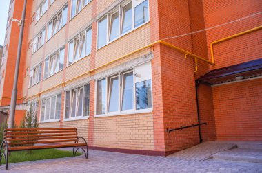 Modern ve yeni apartman. Multistoried, yeni, modern ve şık yaşam blok daireler. Gerçek arazi. Yeni ev. Yeni blok daireler inşa edilmiş