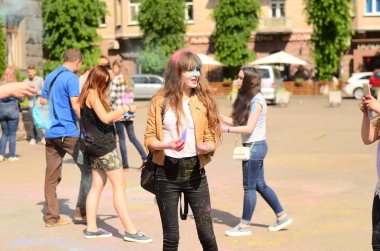 Lutsk, Ukrayna - 01.06.2017 Avrupa'da Düzenlenen Şarkı konserinde Dünya Gençlik Günü Hacıları. Konser, Dünya Gençlik Günü ve Avrupa Kültür Başkenti Piskoposluk Günleri kapsamında.