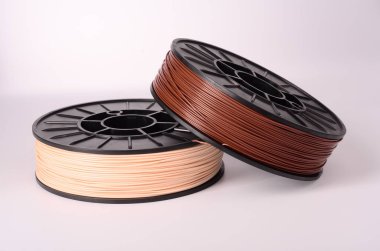 3D yazıcı için filament parlak bir arka planda kristal berraklığında ve parlak.