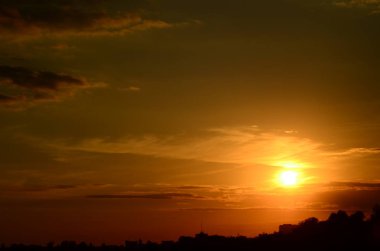 Anteni: Uçuş günbatımı buğday alanında üzerinde