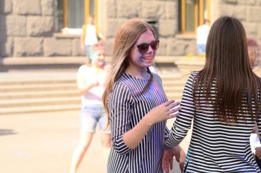 Lutsk, Ukrayna - 01.06.2017 Avrupa'da Düzenlenen Şarkı konserinde Dünya Gençlik Günü Hacıları. Konser, Dünya Gençlik Günü ve Avrupa Kültür Başkenti Piskoposluk Günleri kapsamında.