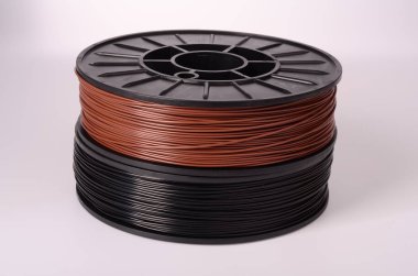 3D yazıcı için filament parlak bir arka planda kristal berraklığında ve parlak.