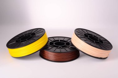 3D yazıcı için filament parlak bir arka planda kristal berraklığında ve parlak.
