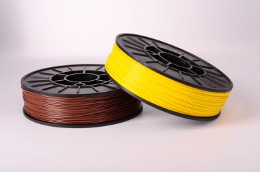 3D yazıcı için filament parlak bir arka planda kristal berraklığında ve parlak.
