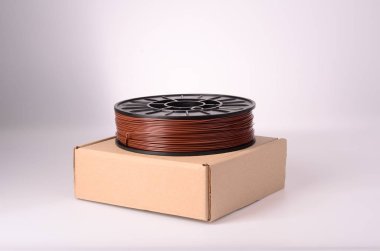 3D yazıcı için filament parlak bir arka planda kristal berraklığında ve parlak.