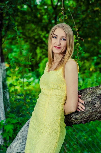 Beautiful sexy blonde outdoors portrait — Stock Photo, Image