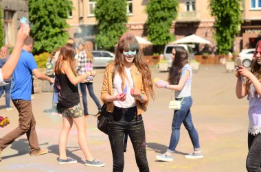 Lutsk, Ukrayna - 01.06.2017 Avrupa'da Düzenlenen Şarkı konserinde Dünya Gençlik Günü Hacıları. Konser, Dünya Gençlik Günü ve Avrupa Kültür Başkenti Piskoposluk Günleri kapsamında.