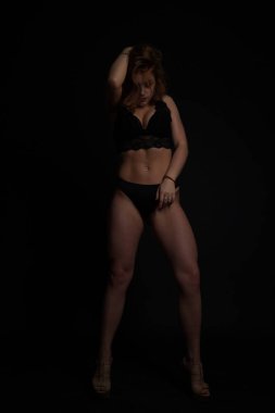 Genç güzel kadın içinde bir moda keten lüks sarışın içinde TH