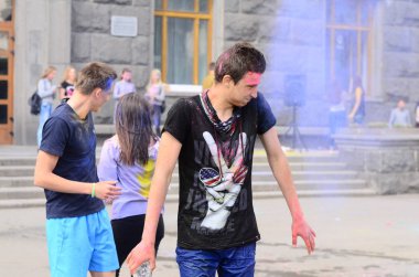 Lutsk, Ukrayna - 01.06.2017 Avrupa'da Düzenlenen Şarkı konserinde Dünya Gençlik Günü Hacıları. Konser, Dünya Gençlik Günü ve Avrupa Kültür Başkenti Piskoposluk Günleri kapsamında.