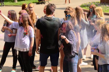 Lutsk, Ukrayna - 01.06.2017 Avrupa'da Düzenlenen Şarkı konserinde Dünya Gençlik Günü Hacıları. Konser, Dünya Gençlik Günü ve Avrupa Kültür Başkenti Piskoposluk Günleri kapsamında.