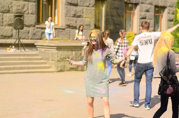 Lutsk, ukraine - 01.06.2017 pilger des weltjugendtages beim konzertsingen europa. das Konzert ist Teil der Tage in den Diözesen des Weltjugendtages und der europäischen Kulturhauptstadt. — Stockfoto