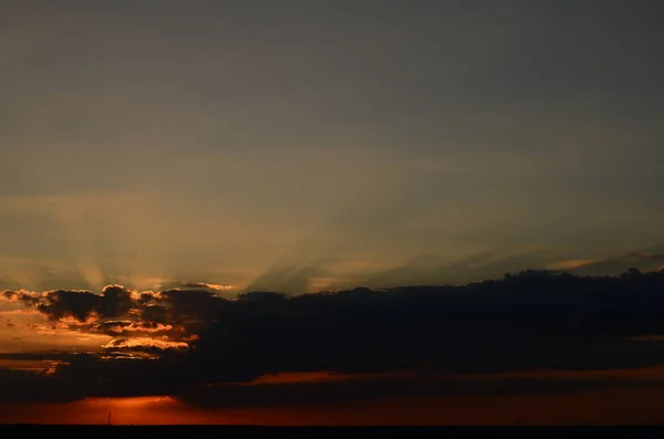 Sonnenuntergang Silhouette der Kirche Kreuz bei Sonnenuntergang — Stockfoto