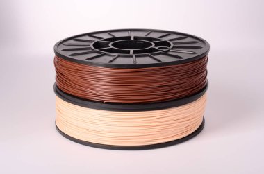 3D yazıcı için filament parlak bir arka planda kristal berraklığında ve parlak.