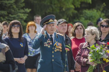 Lutsk, Ukrayna, 9 Mayıs 2014: zafer günü, insanlar sütun