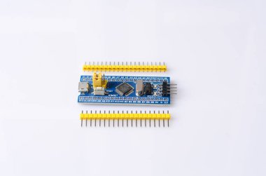 Beyaz izole elektronik bileşenler topluluğu