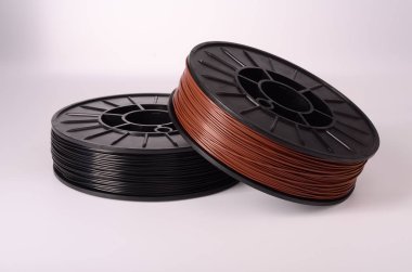 3D yazıcı için filament parlak bir arka planda kristal berraklığında ve parlak.