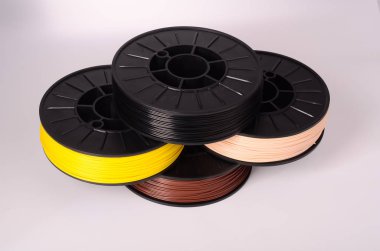 3D yazıcı için filament parlak bir arka planda kristal berraklığında ve parlak.